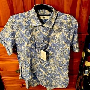 Robert Graham short sleeve button down. Size Small. NWT.